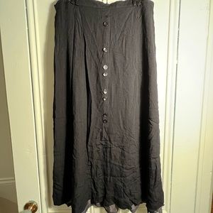 Midi lined black skirt